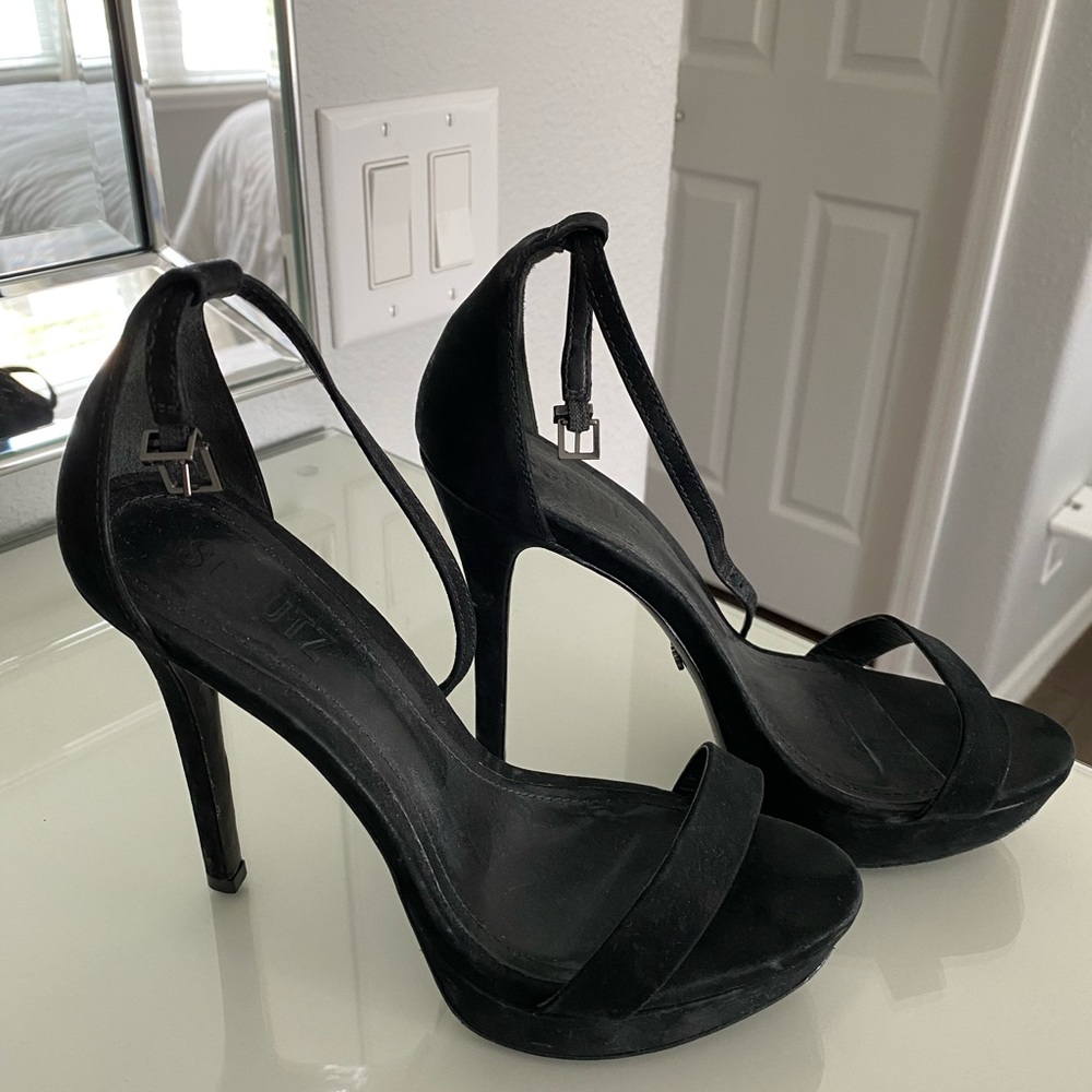 Schütz black suede
